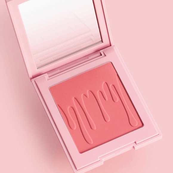HP🥳✨Kylie Cosmetics Blush "Baddie On The Block"